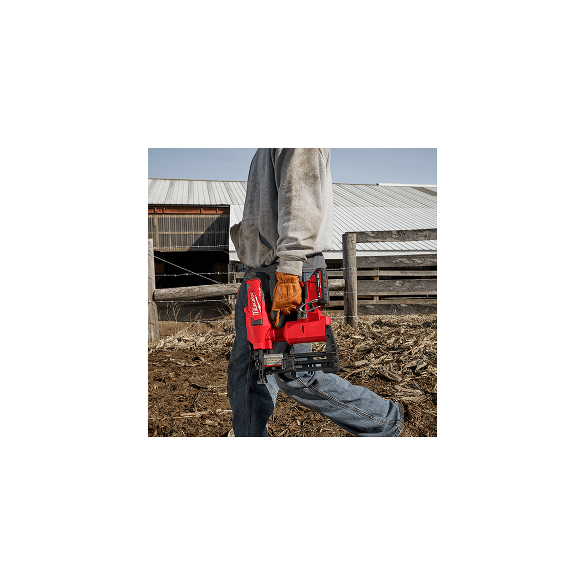 milwaukee-m18-ffus-0c-agrafeuse-pour-cloture-40-50mm-fuel-4933479834 (1).jpg