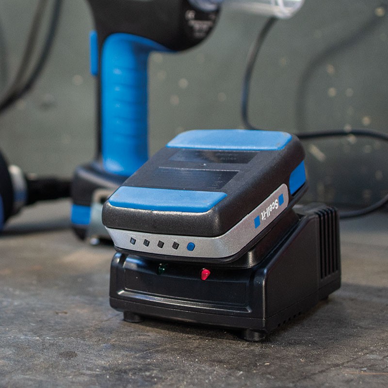 -riveteuse-sur-batterie-element-pour-rivets-aveugles-25-a-50mm (2).jpg